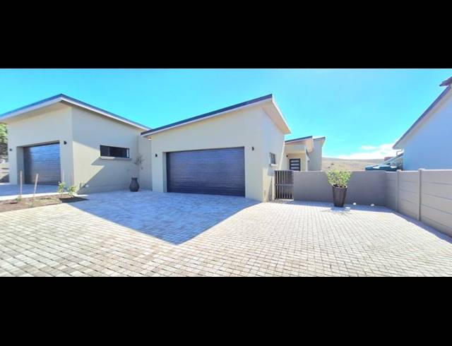 3 BEDROOM TOWNHOUSE FOR SALE IN HARTENBOS HEUWELS